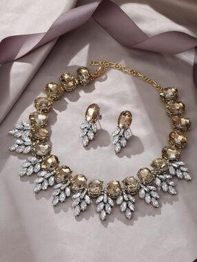 Gold and Champagne Crystal Statement Necklace Set Made Wt Swarovski Crs Elements